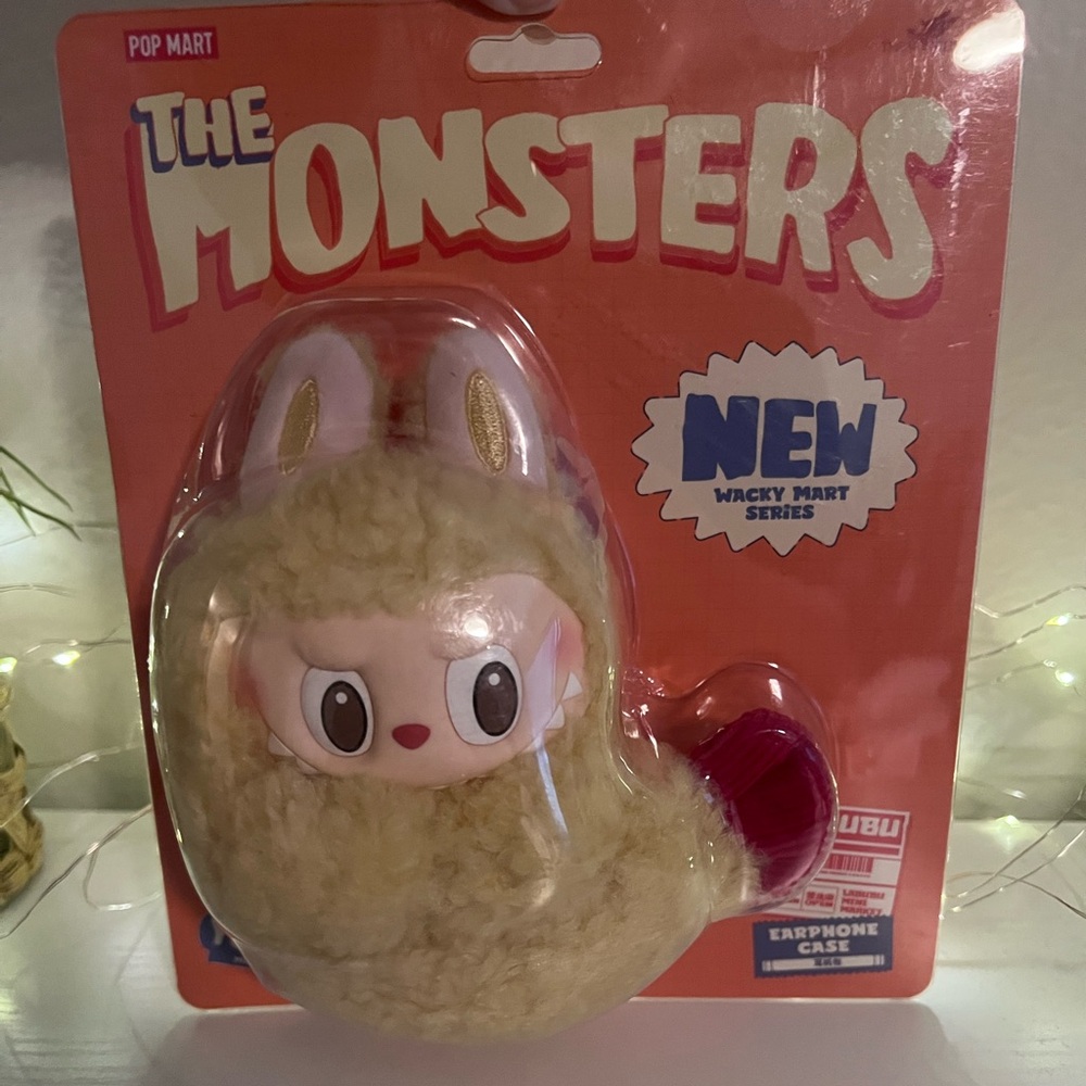 NWT Pop Mart Labubu Shrimp Earbuds Case
